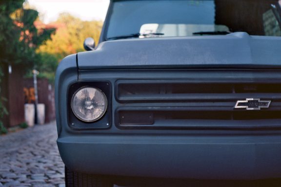 Frontal vorn rechts grau matt