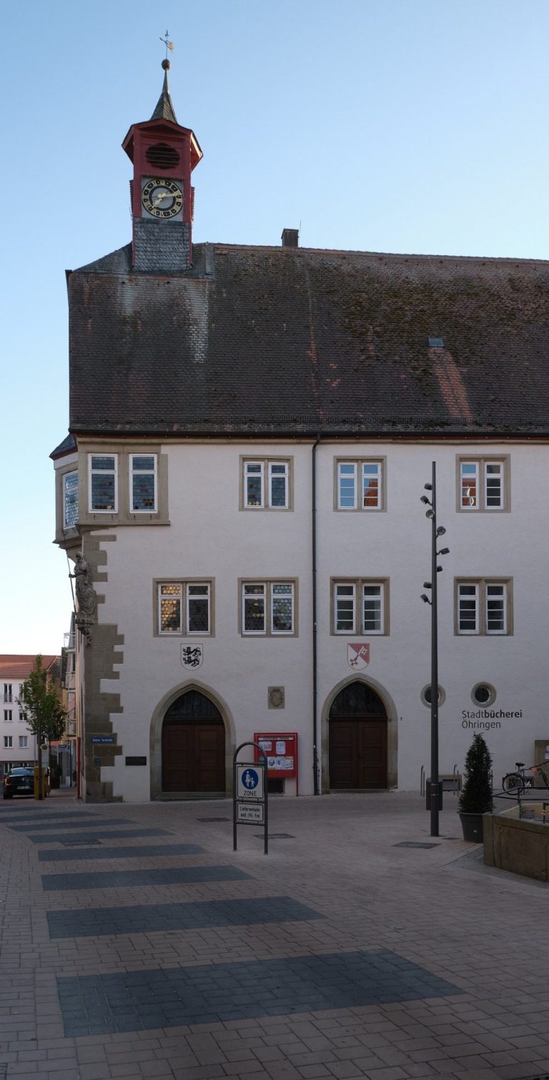 Historisches Rathaus in Innenstadt, Klarer blauer Himmel.